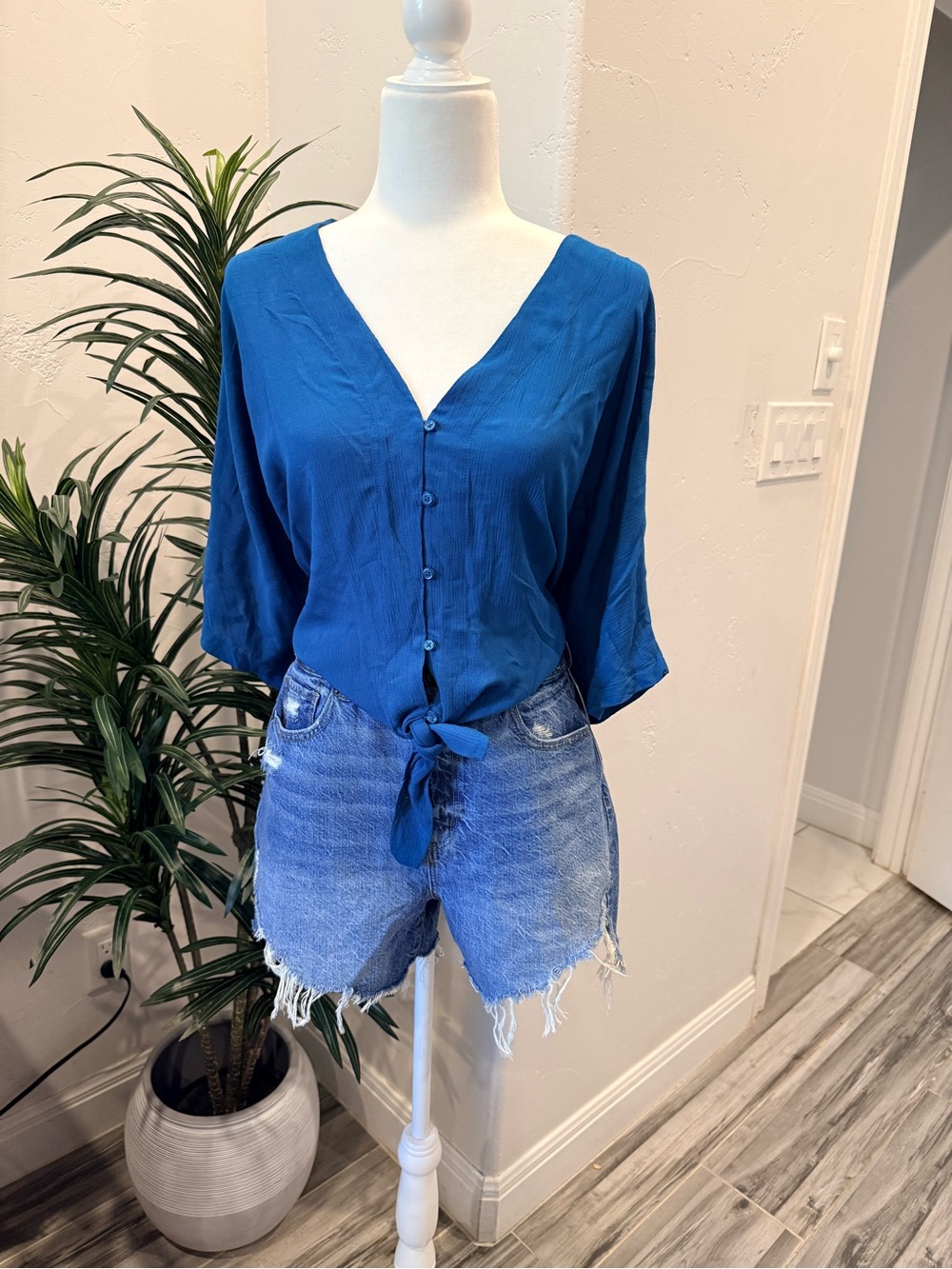 Stylish cutoff denim shorts